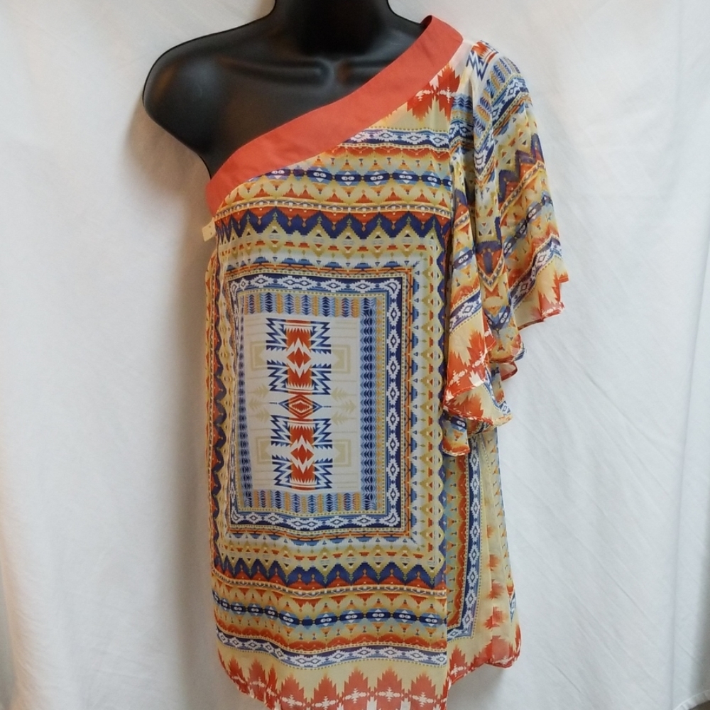 🍒3 for $15! One shoulder tribal print top sz L